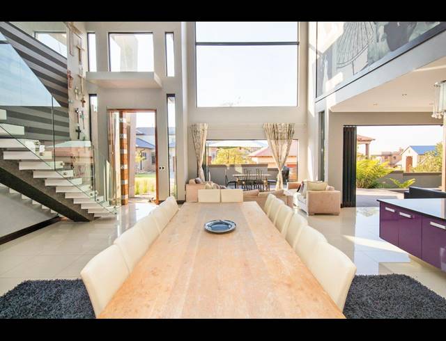 BEDROOM HOUSE FOR SALE IN MIDSTREAM ESTATE